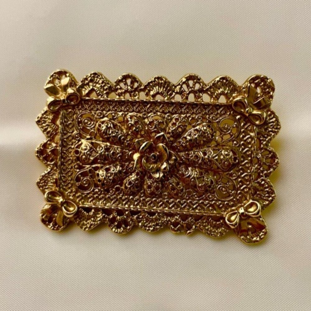 Vintage Gold Brooch with Filigree Details